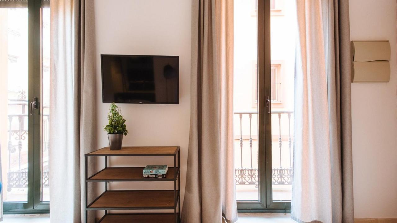 Chiqui And Vicente Suite Apartments Севилья Экстерьер фото