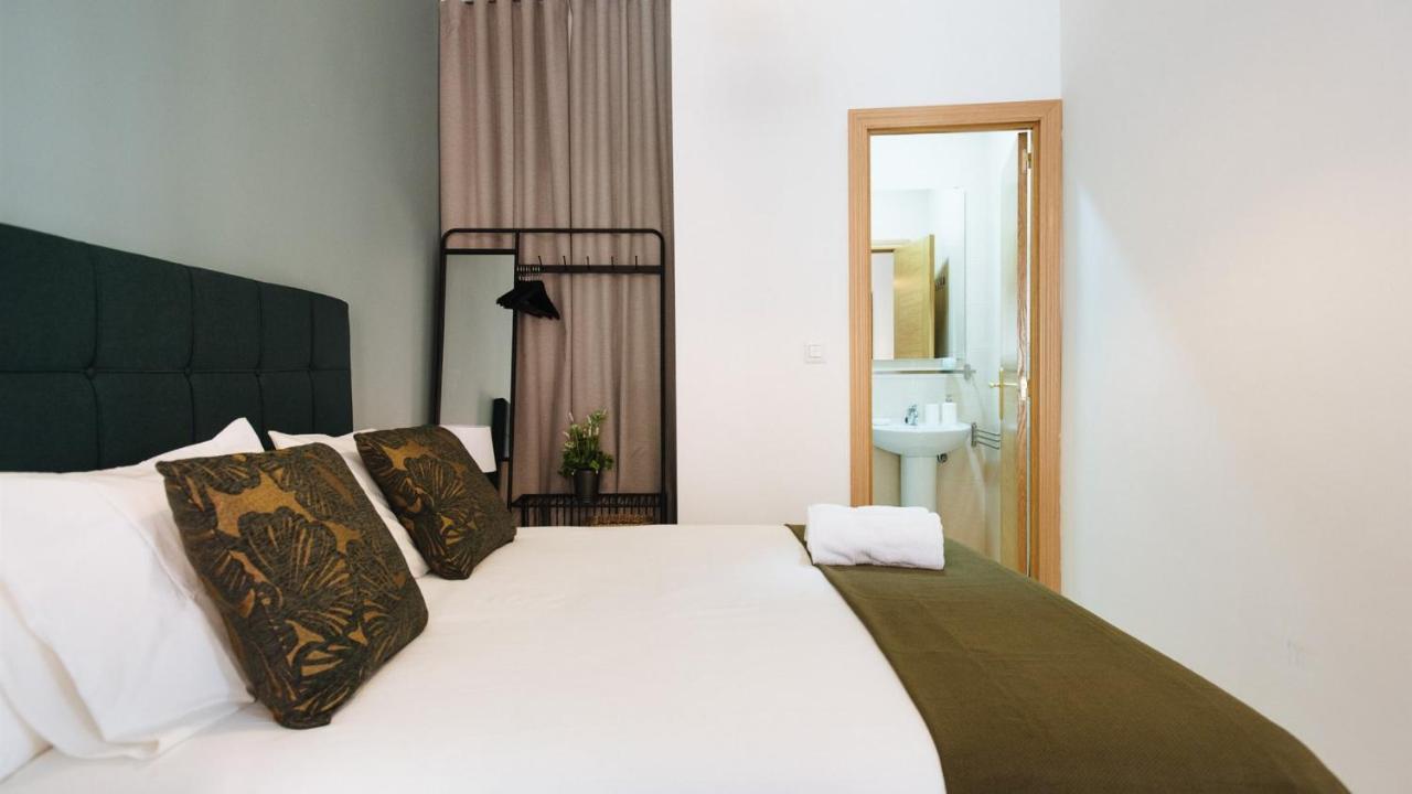 Chiqui And Vicente Suite Apartments Севилья Экстерьер фото