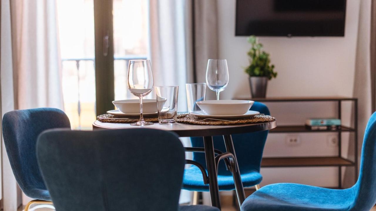 Chiqui And Vicente Suite Apartments Севилья Экстерьер фото