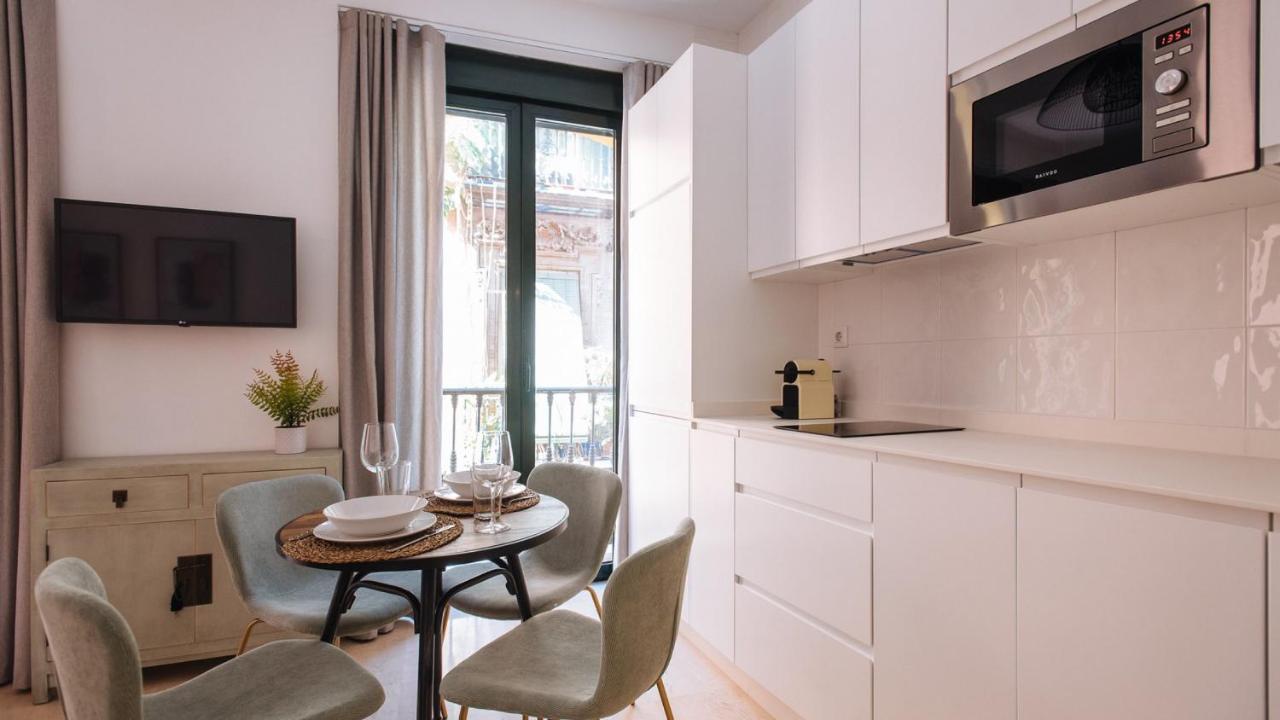 Chiqui And Vicente Suite Apartments Севилья Экстерьер фото